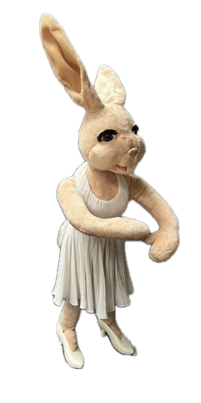 doe in pleated coat