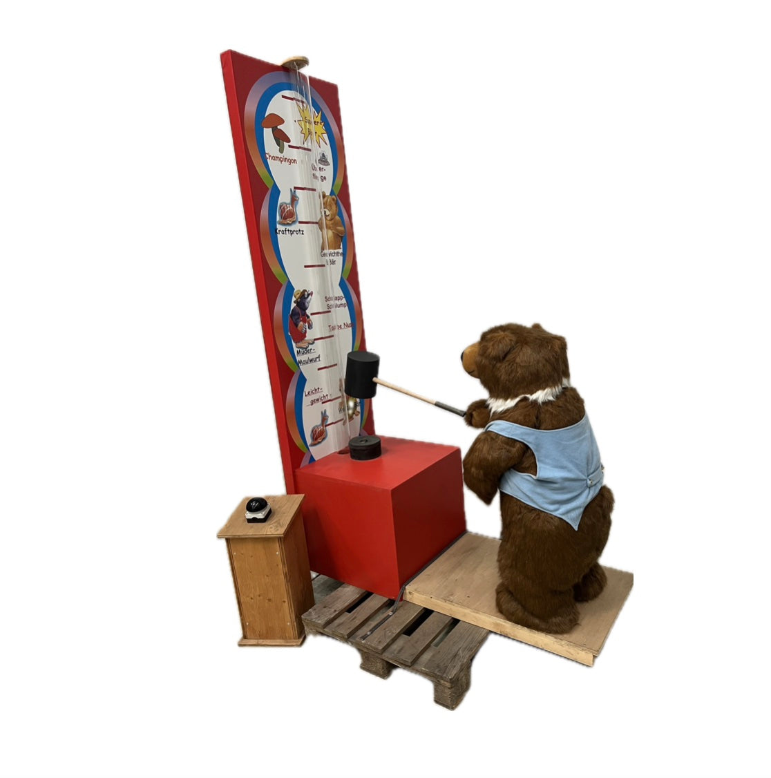 Bear hits force gauge "Hit the Luke"