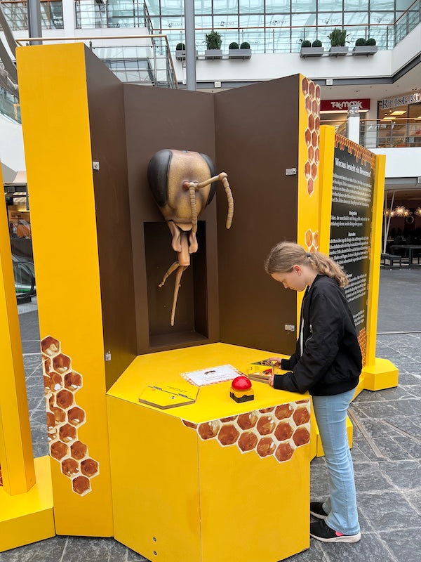 Bee head with proboscis 