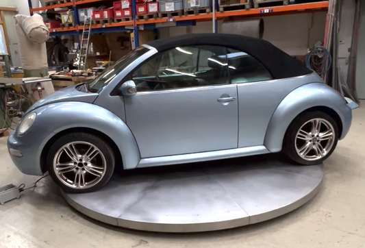 Rotating platform for cars or motorcycles