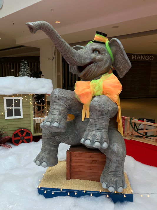 Elephant with head movement 