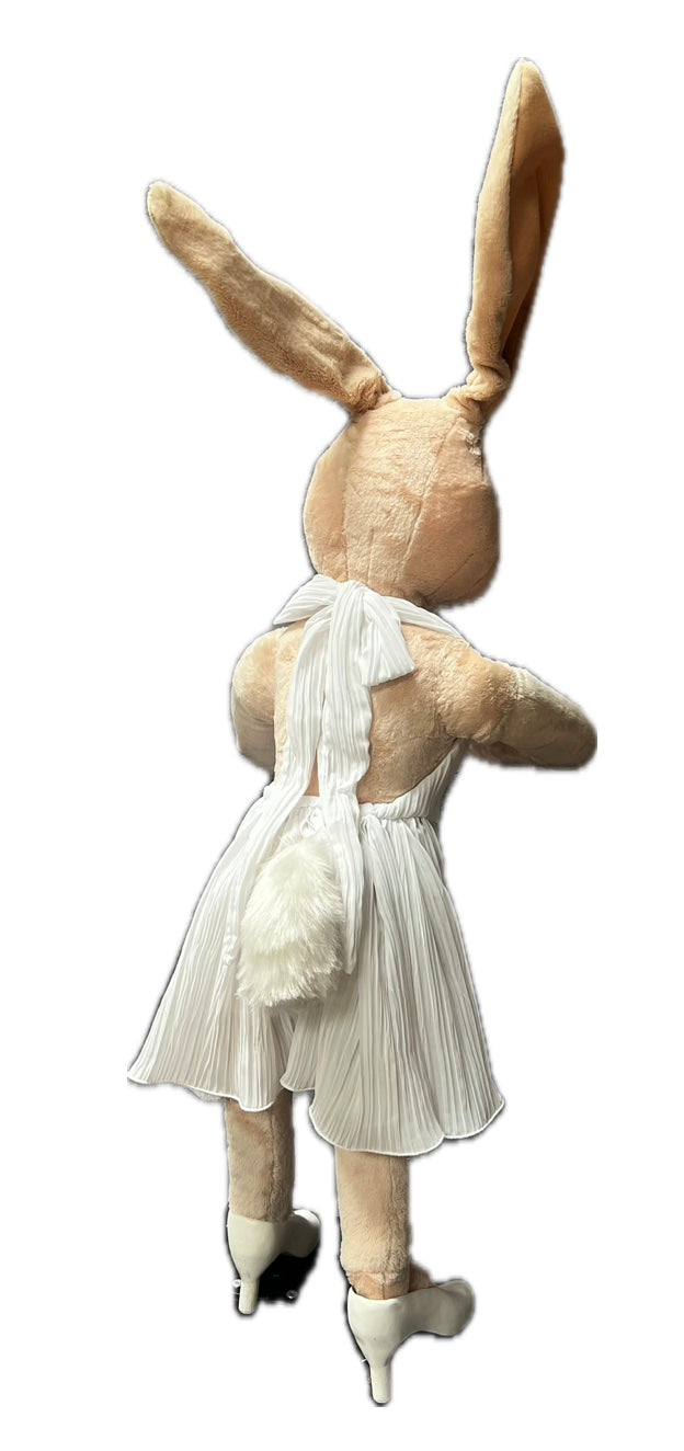 doe in pleated coat