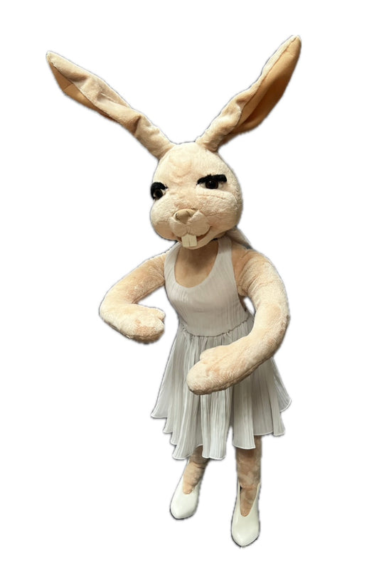 doe in pleated coat
