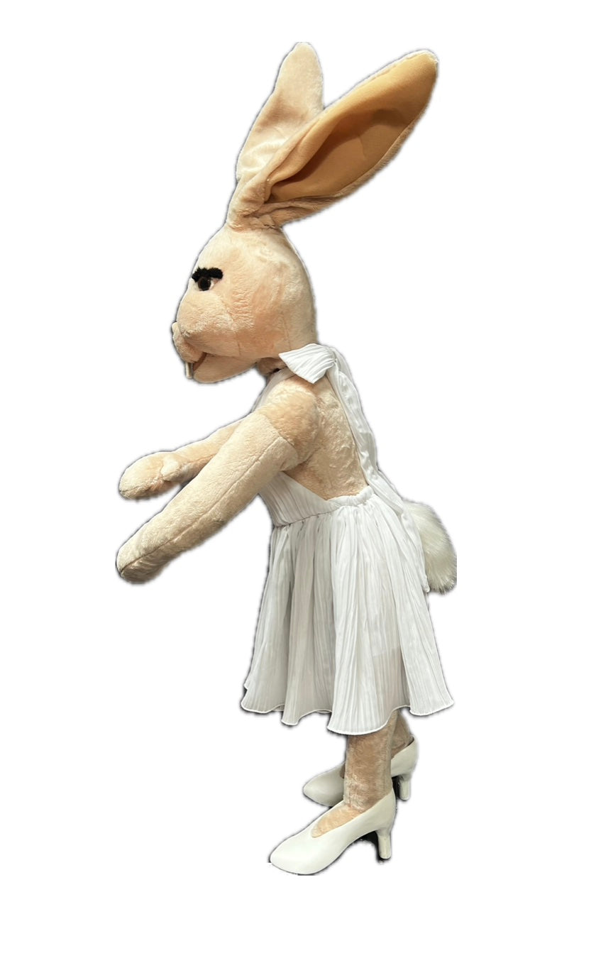 doe in pleated coat