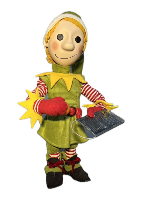 Elf with button eyes and a grater (Christmas bakery) 