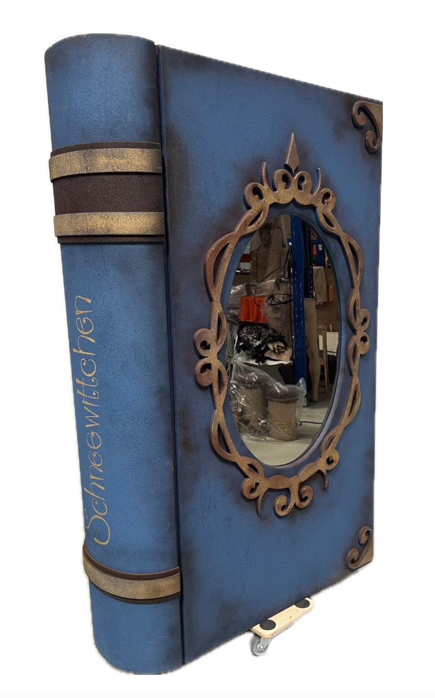 Fairytale book with mirror for Snow White