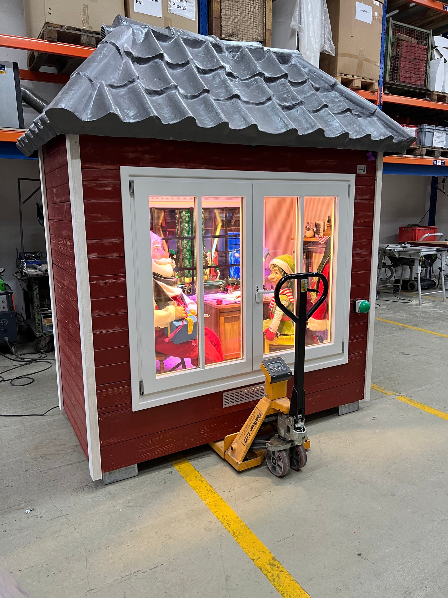 Weatherproof Christmas house with 55-inch screen (monitor enclosure)