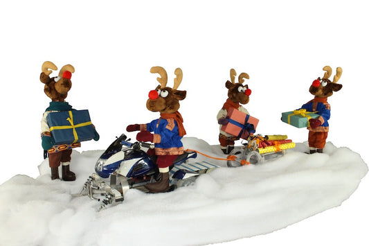 Rudis Rentiertrupp liefert Geschenke aus mit Motorschlitten